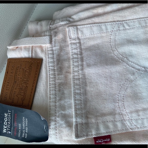 NWT Levi’s Wedgie Straight Leg - Picture 2 of 6
